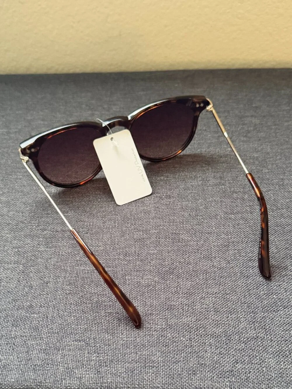 NWT Tortoise Round Sunglasses (with Free Case!)